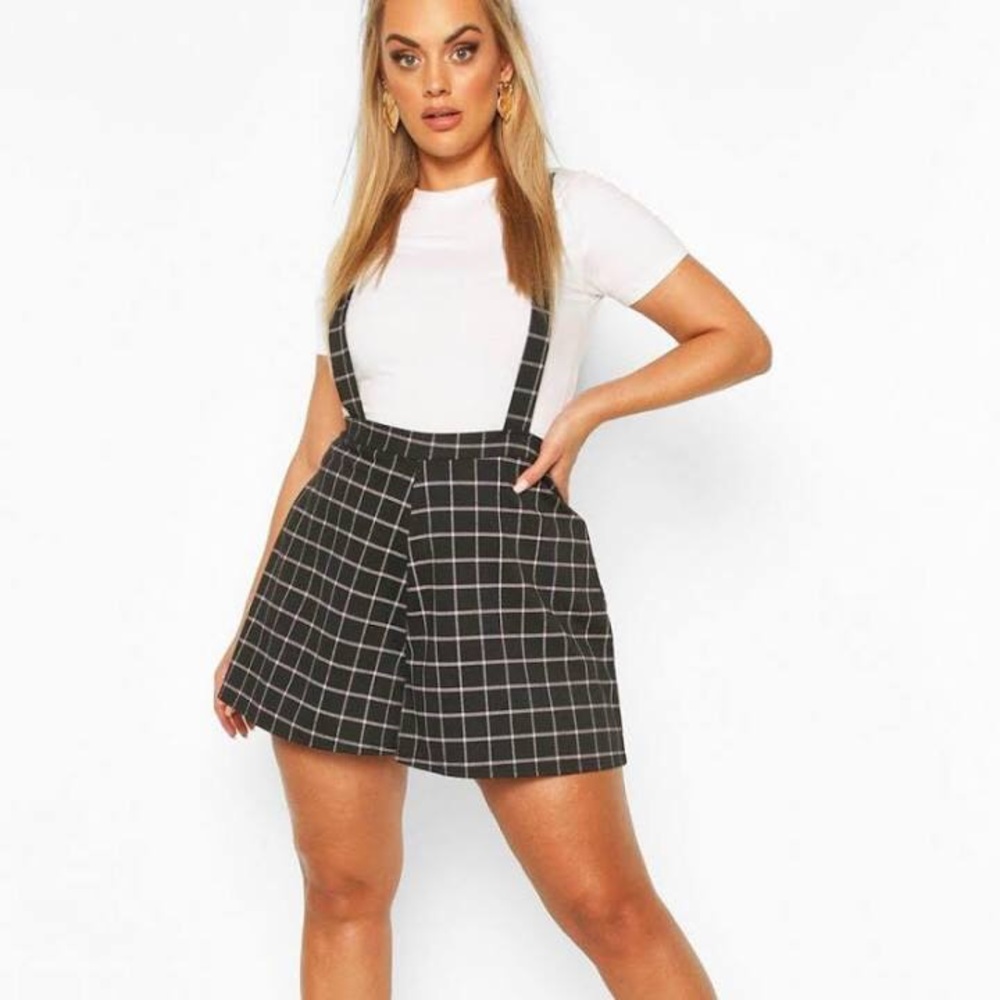 BNWT Pinafore short/jumpsuit (20)